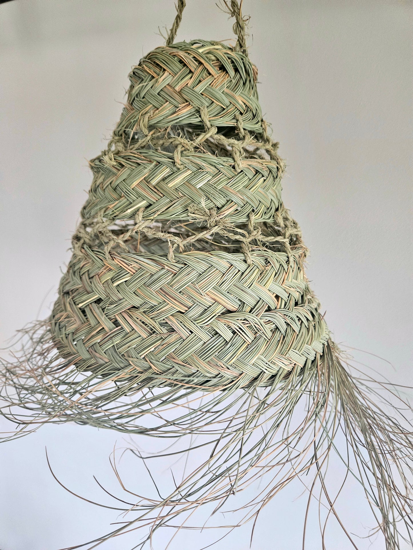 Suspension doum en fibre naturelle tressée ajourée - Petite suspensions doum avec franges, décoration naturelle