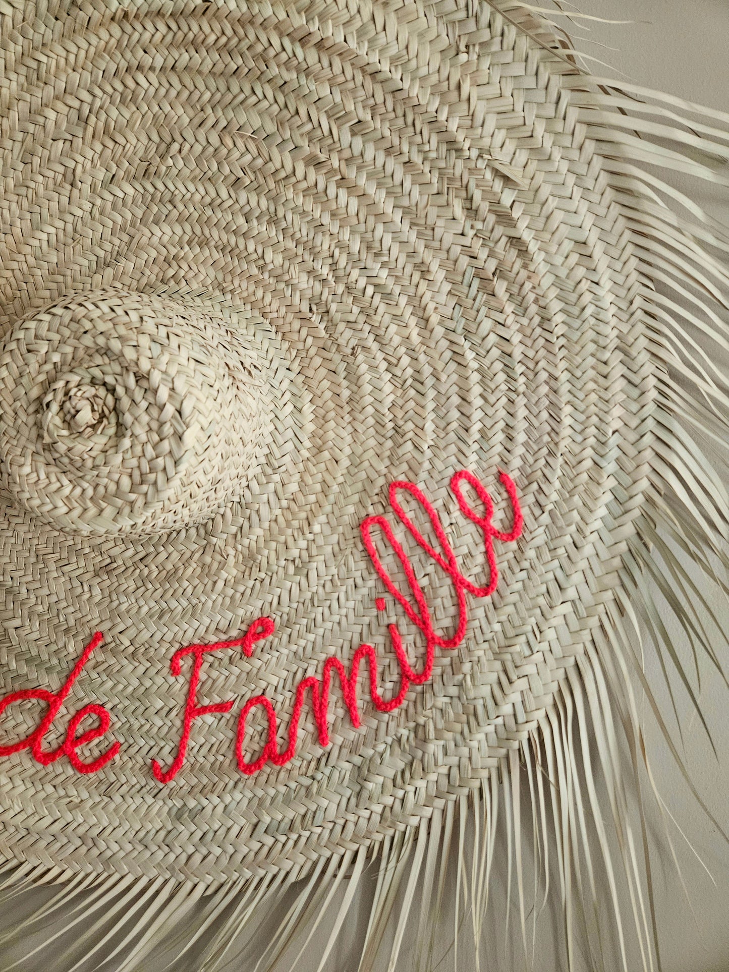 Chapeau de paille décoration murale - Chapeau marocain à franges