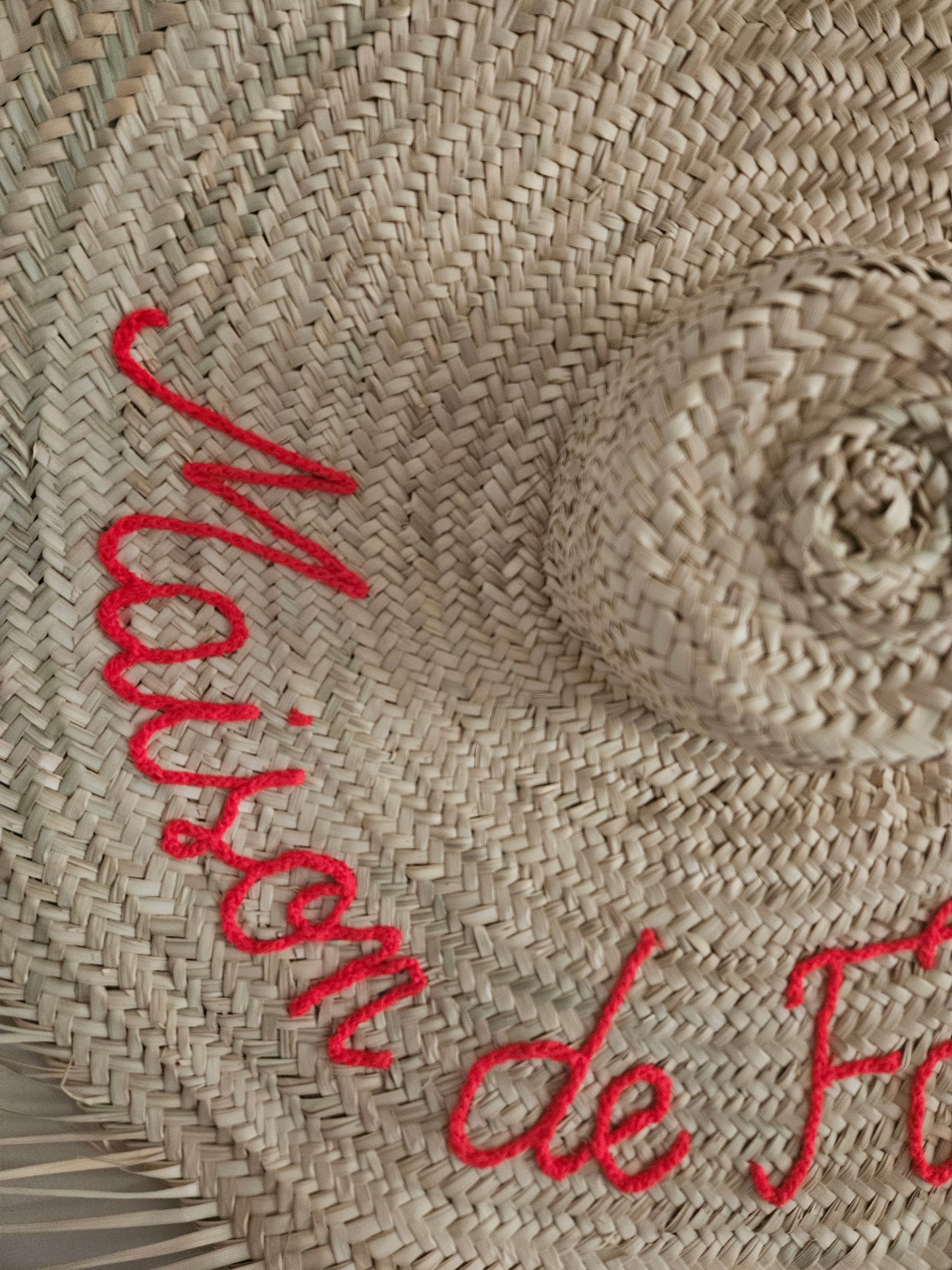 Chapeau de paille décoration murale - Chapeau marocain à franges
