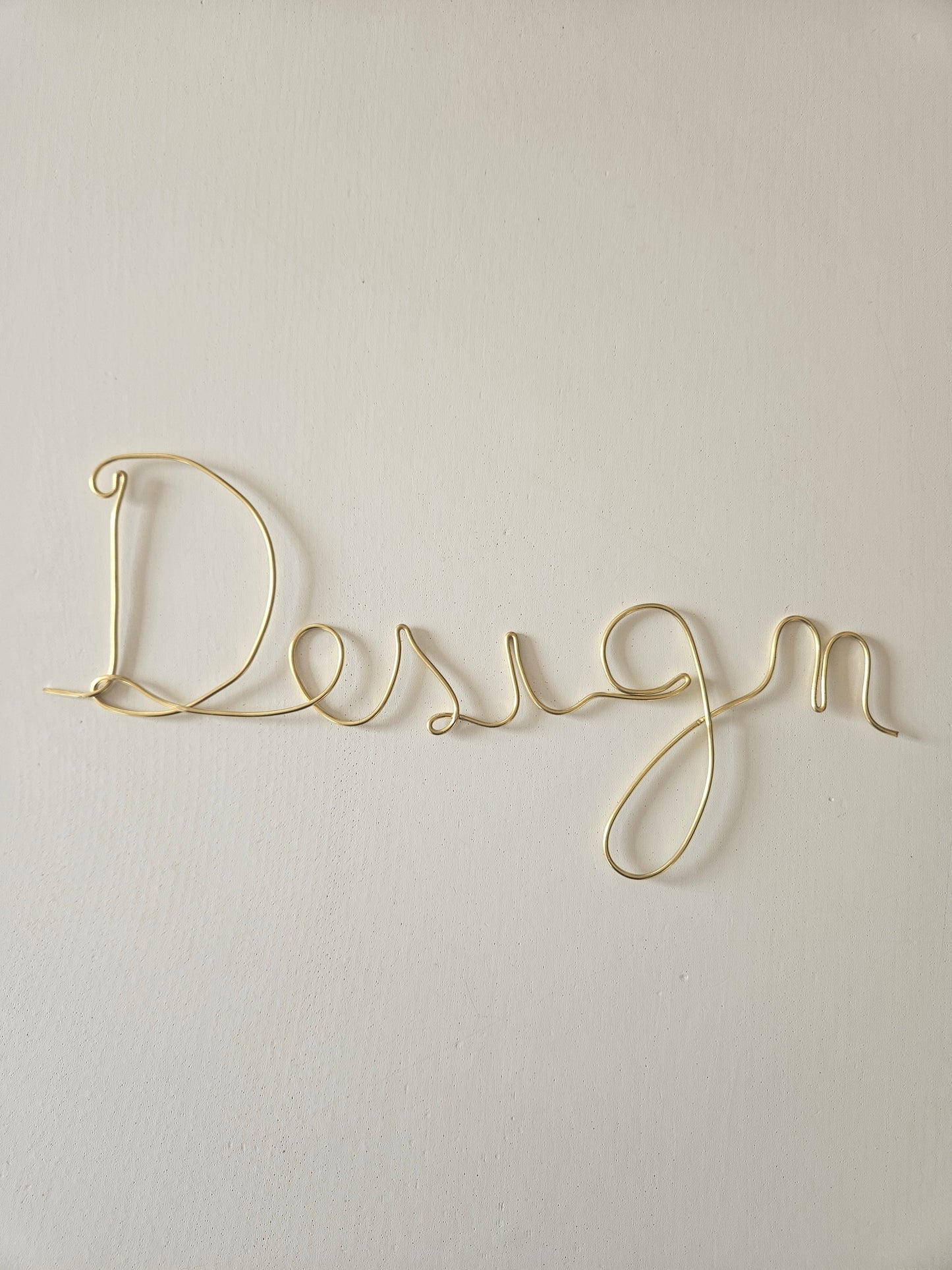 Ecritures mots en fil de laiton doré - Décoration murale personalisées