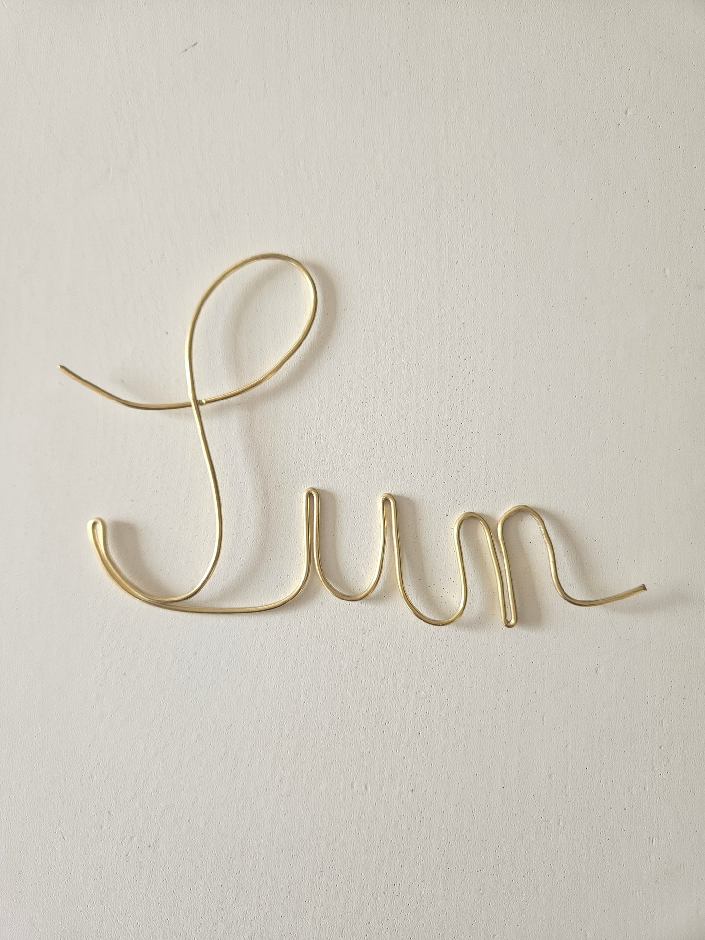Ecritures mots en fil de laiton doré - Décoration murale personalisées