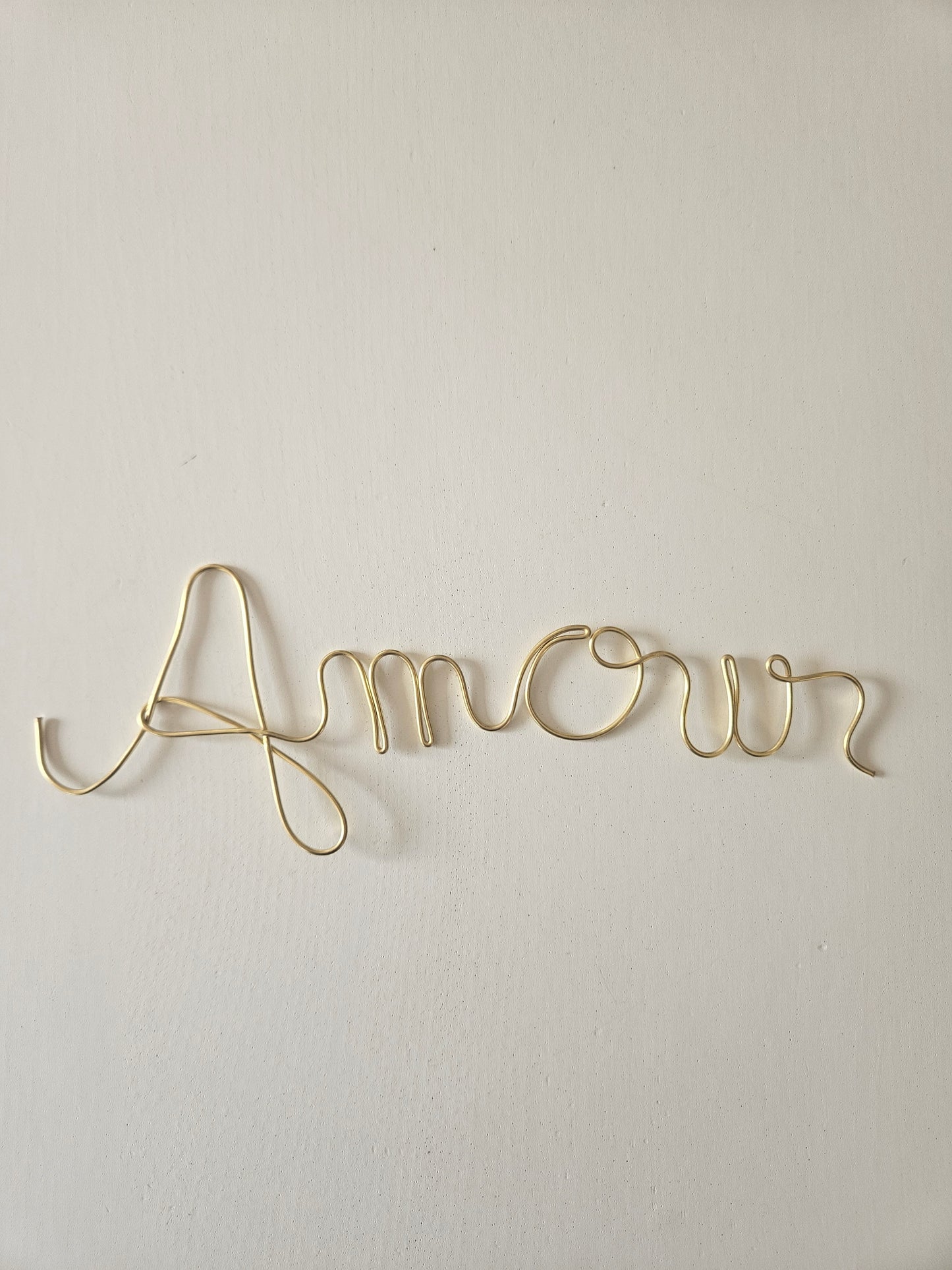 Ecritures mots en fil de laiton doré - Décoration murale personalisées