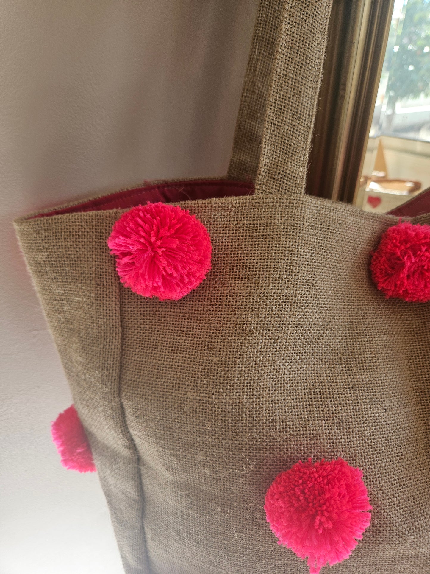 Sac en jute artisanal avec pompons colorés et fermeture à clip