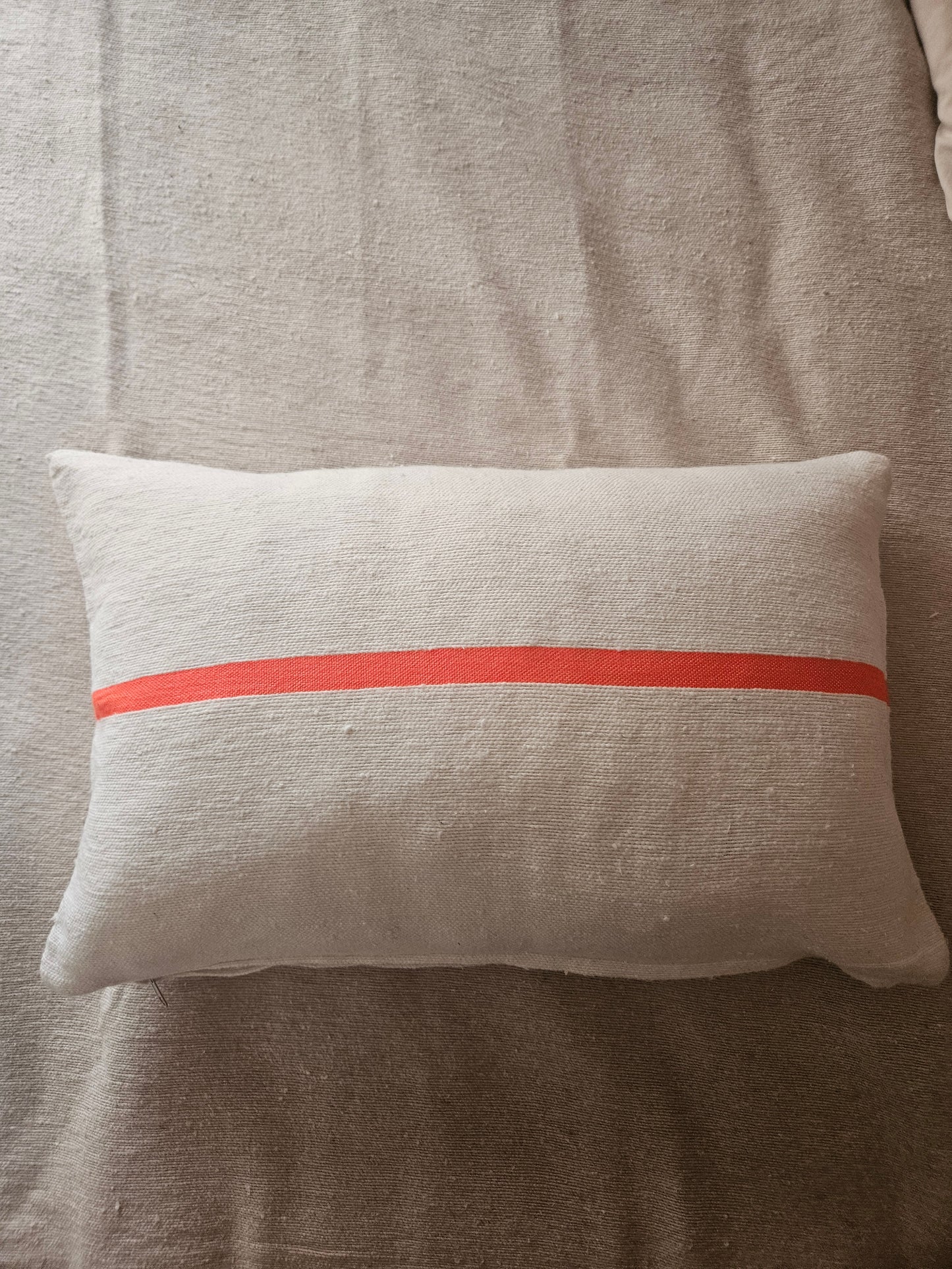 Housse de coussin en coton tissé à la main liseré coloré, Coussin berbère, Housse de coussin coton tendance