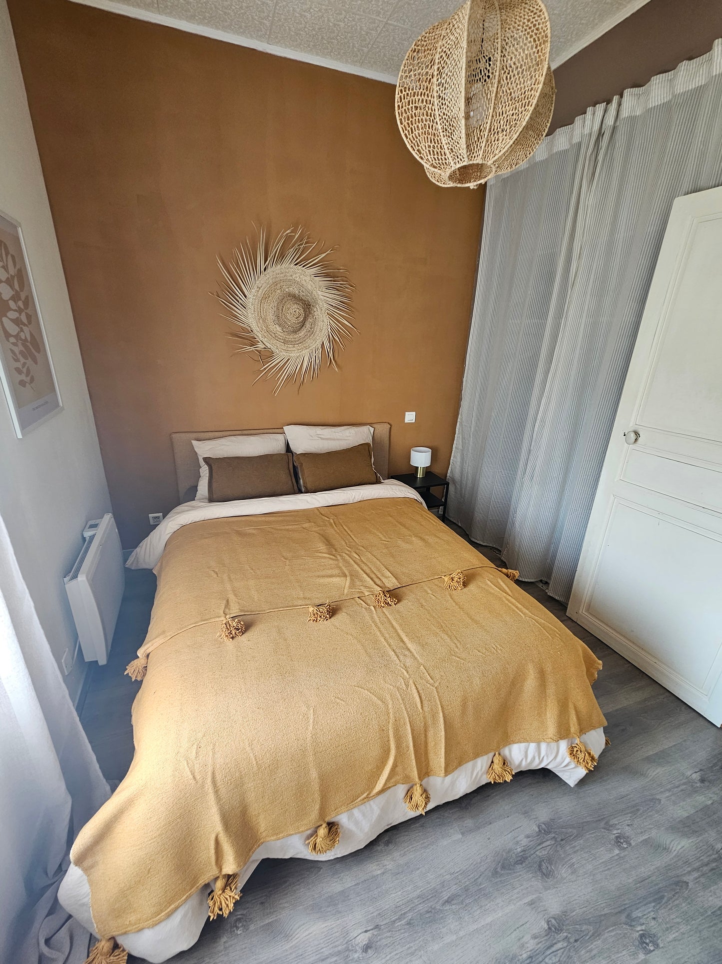 Plaid a pompoms marocain en coton Ocre - Jette de canapé