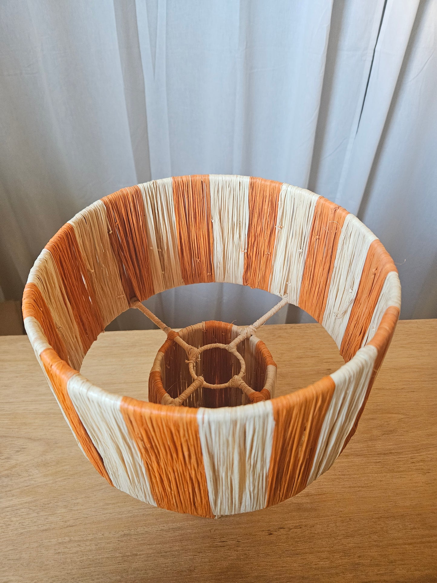 Lampe à poser en raphia naturel orange bicolore