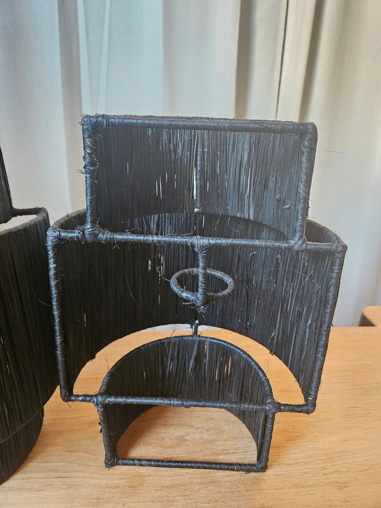 Applique murale en raphia noire, décoration murale - Abat jour muraux