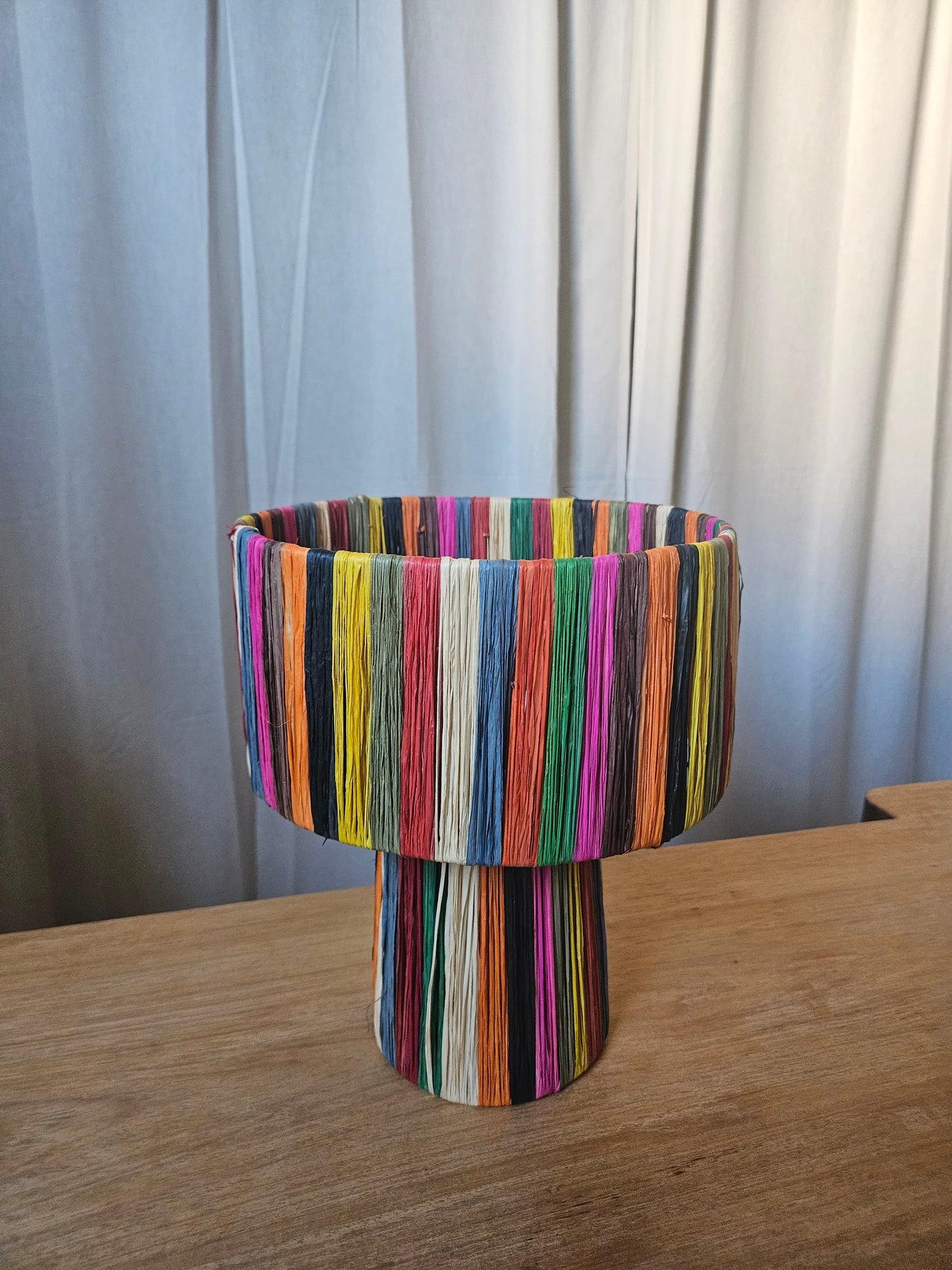 Lampe à poser en raphia multicolore - Lampe coloré faite main