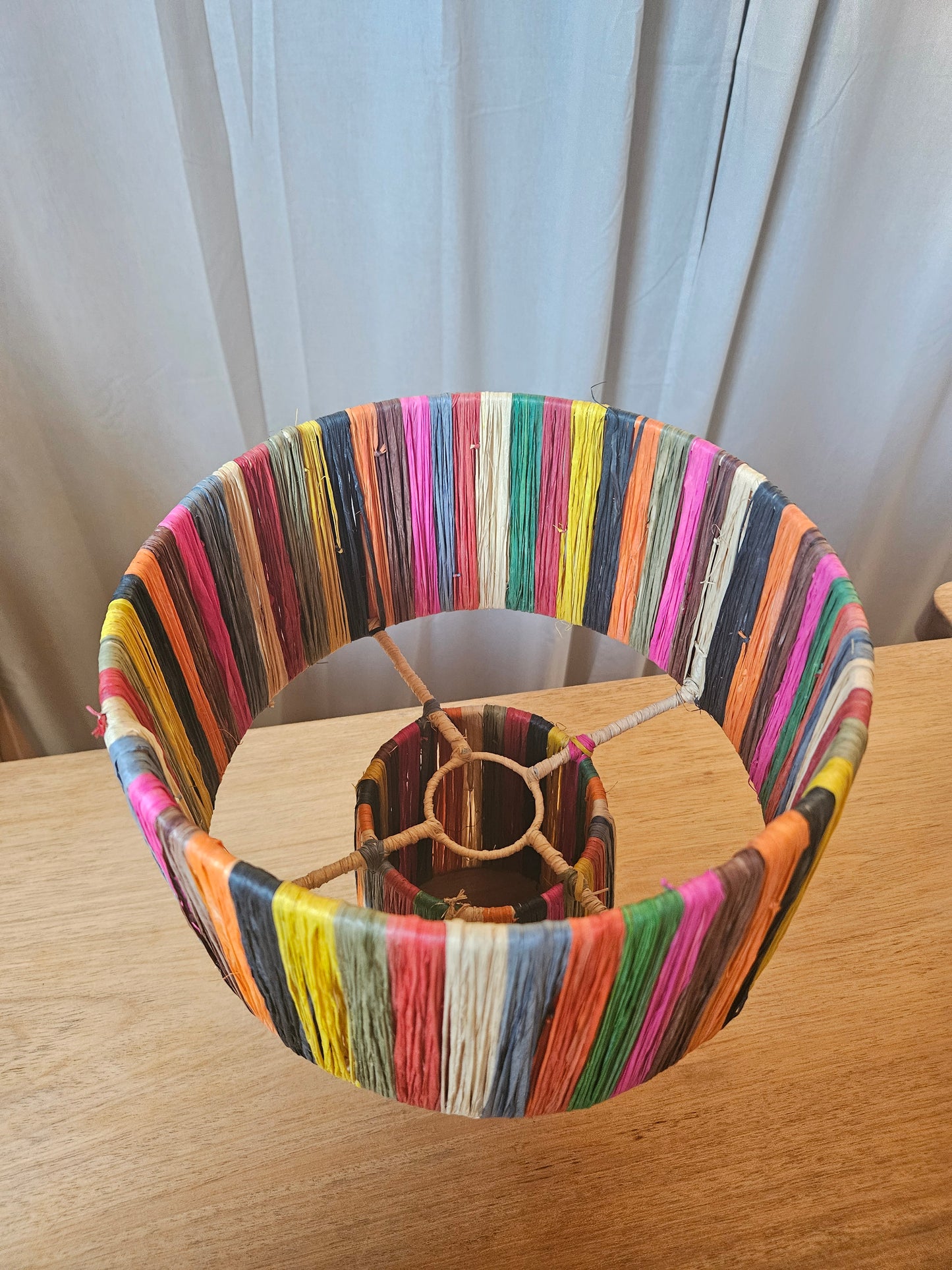 Lampe à poser en raphia multicolore - Lampe coloré faite main