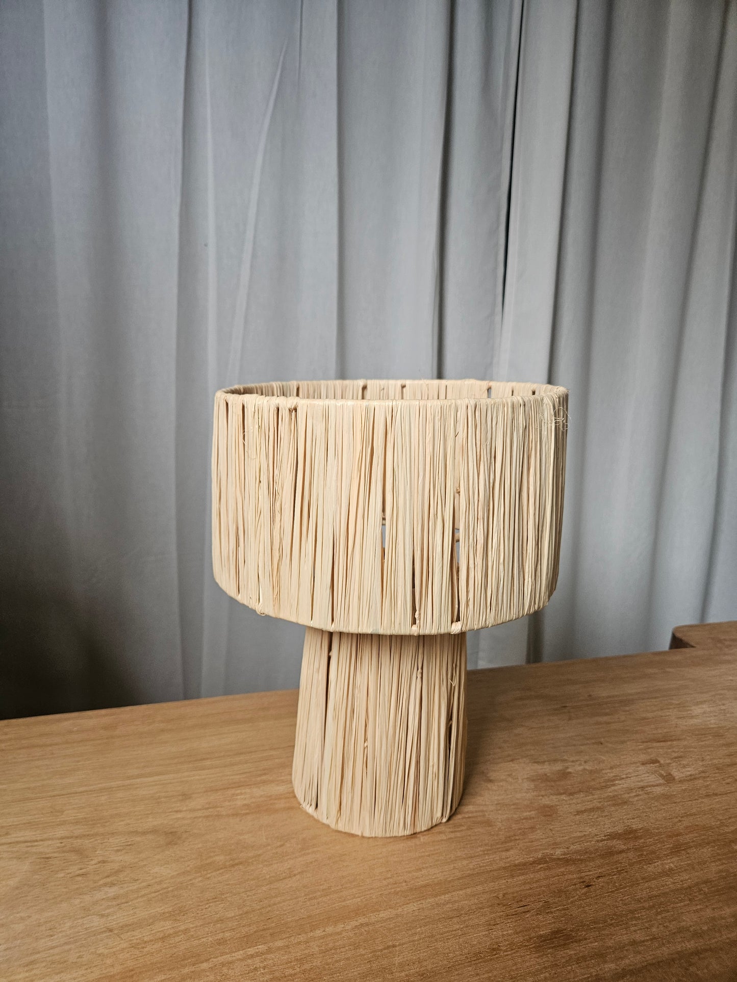 Lampe à poser en raphia naturel beige bicolore - Lampe fait main tendance