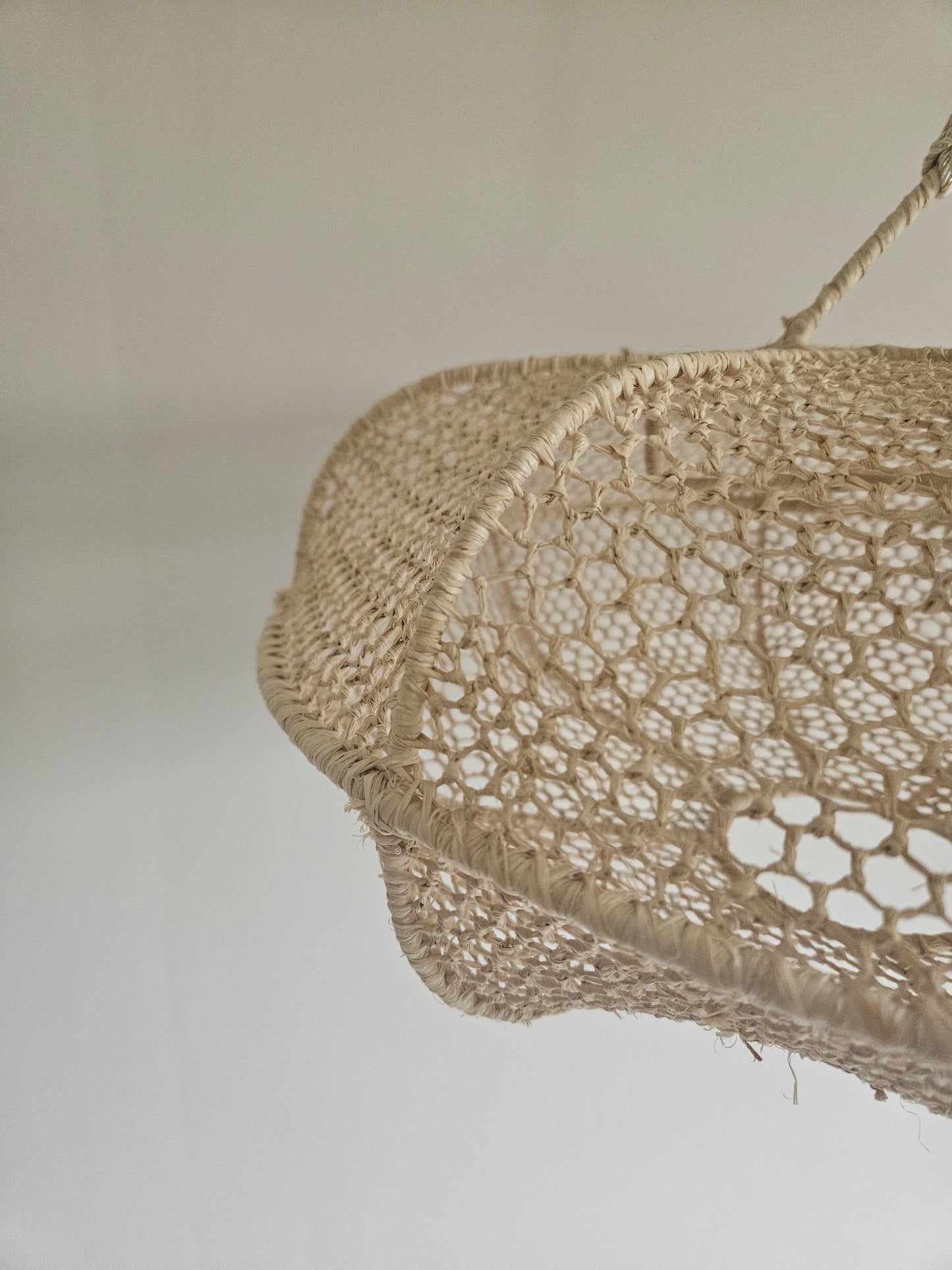 Suspension en raphia arrondie, nid d'abeille, luminaire deco, abat-jour en raphia