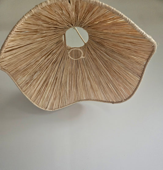 Suspension luminaire en raphia pétale - Plafonnier Vaguelette