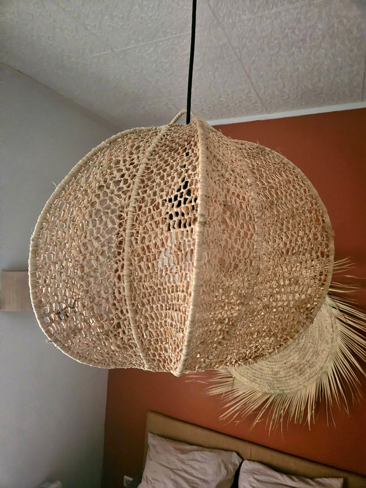 Suspension en raphia arrondie, nid d'abeille, luminaire deco, abat-jour en raphia