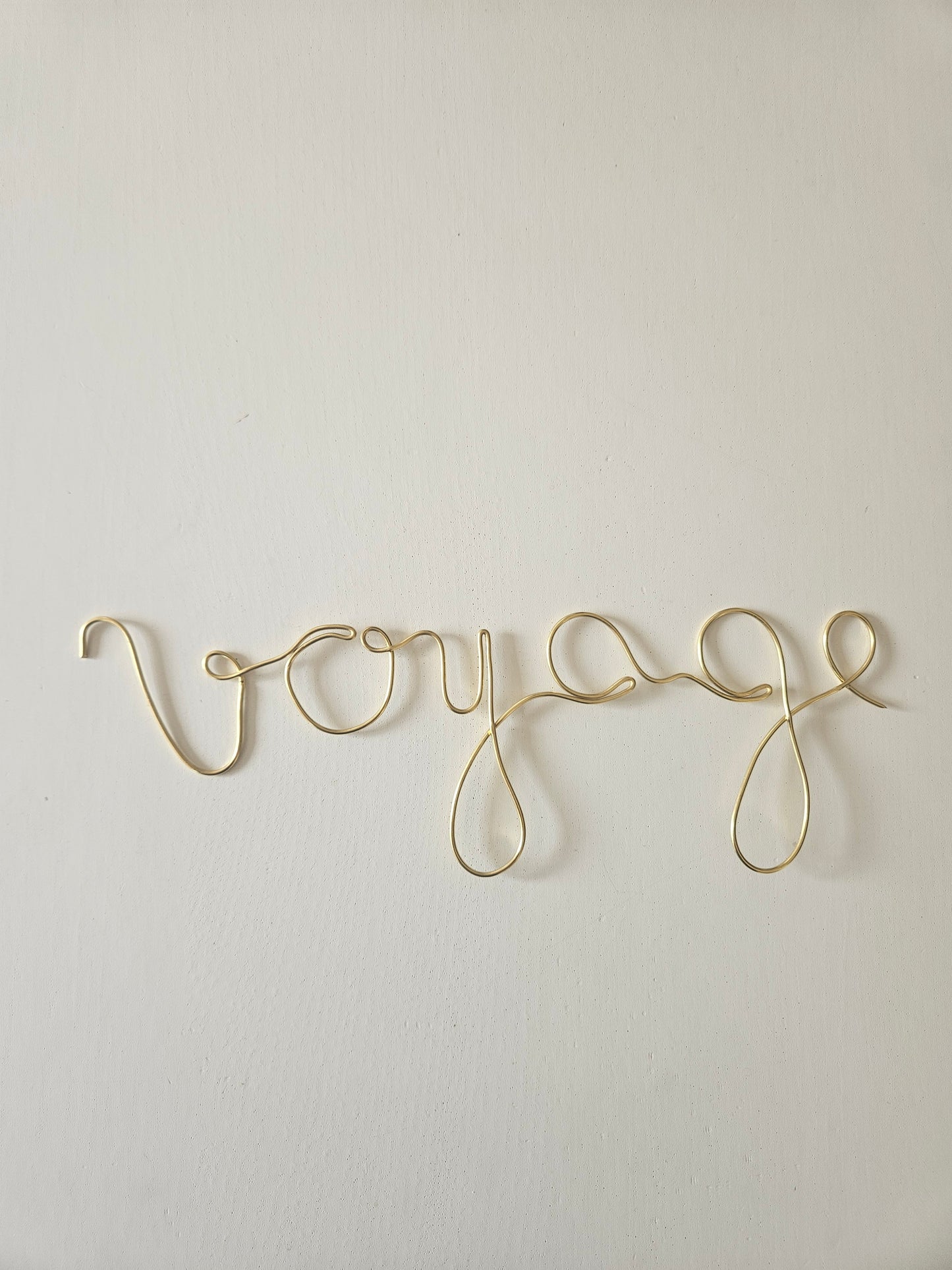 Ecritures mots en fil de laiton doré - Décoration murale personalisées