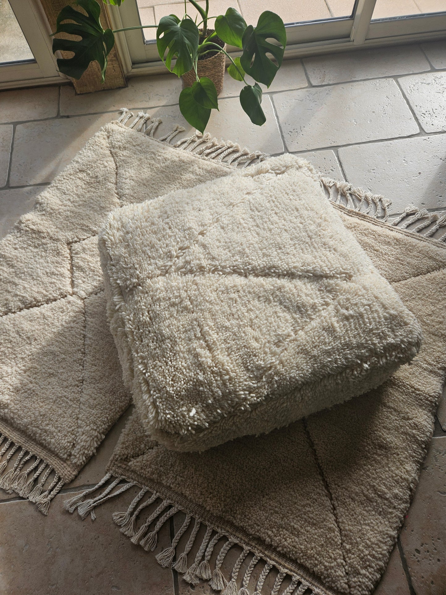 Magnifique pouf berbère beni ouarain blanc, housse de pouf ecru blanc, pouf marocain