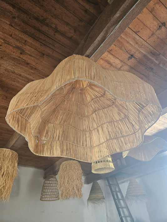 Grande suspension marocaine fleur bohème en raphia faite main