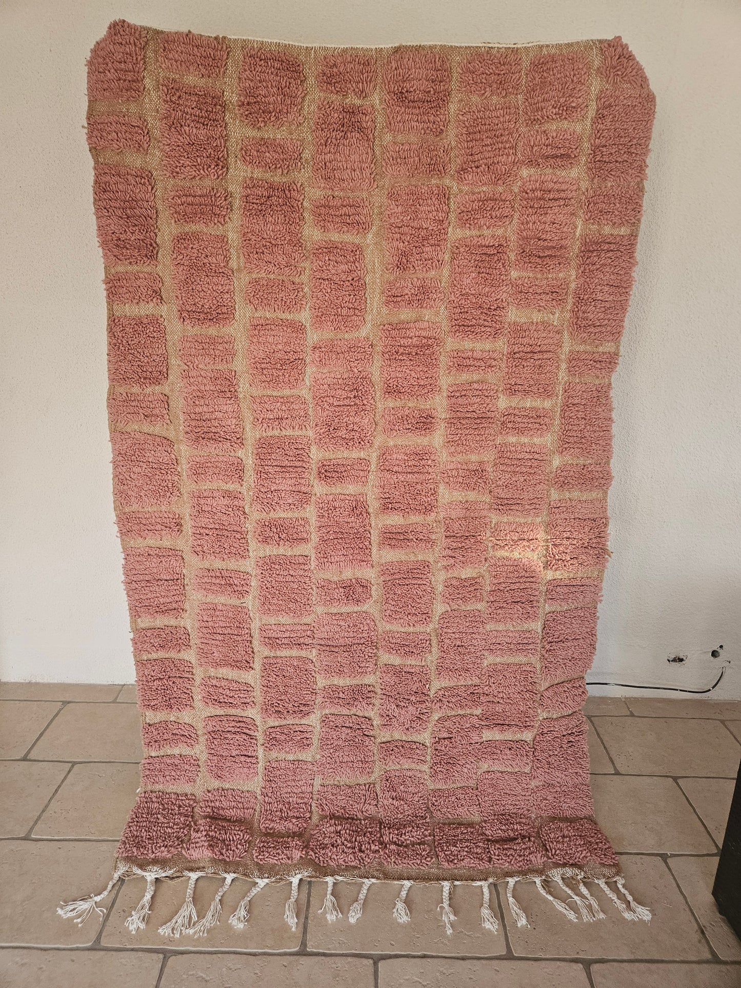Tapis Beni Ouarain en laine rose parme - Tapis berbère vieux rose