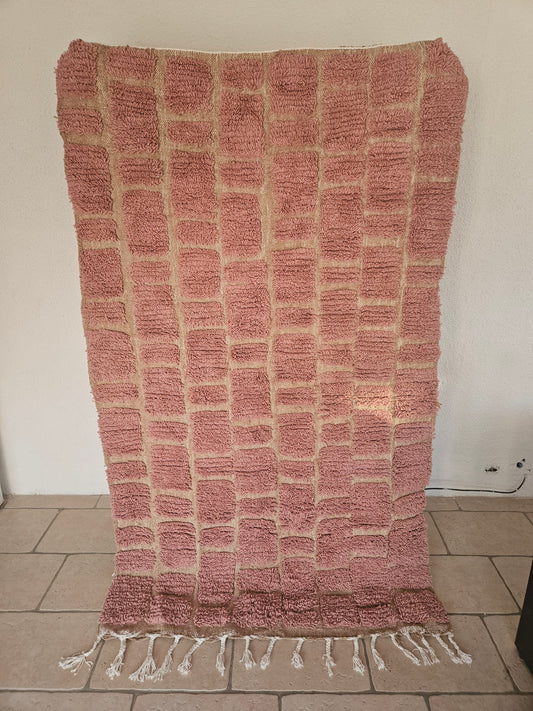 Tapis Beni Ouarain en laine rose parme - Tapis berbère vieux rose