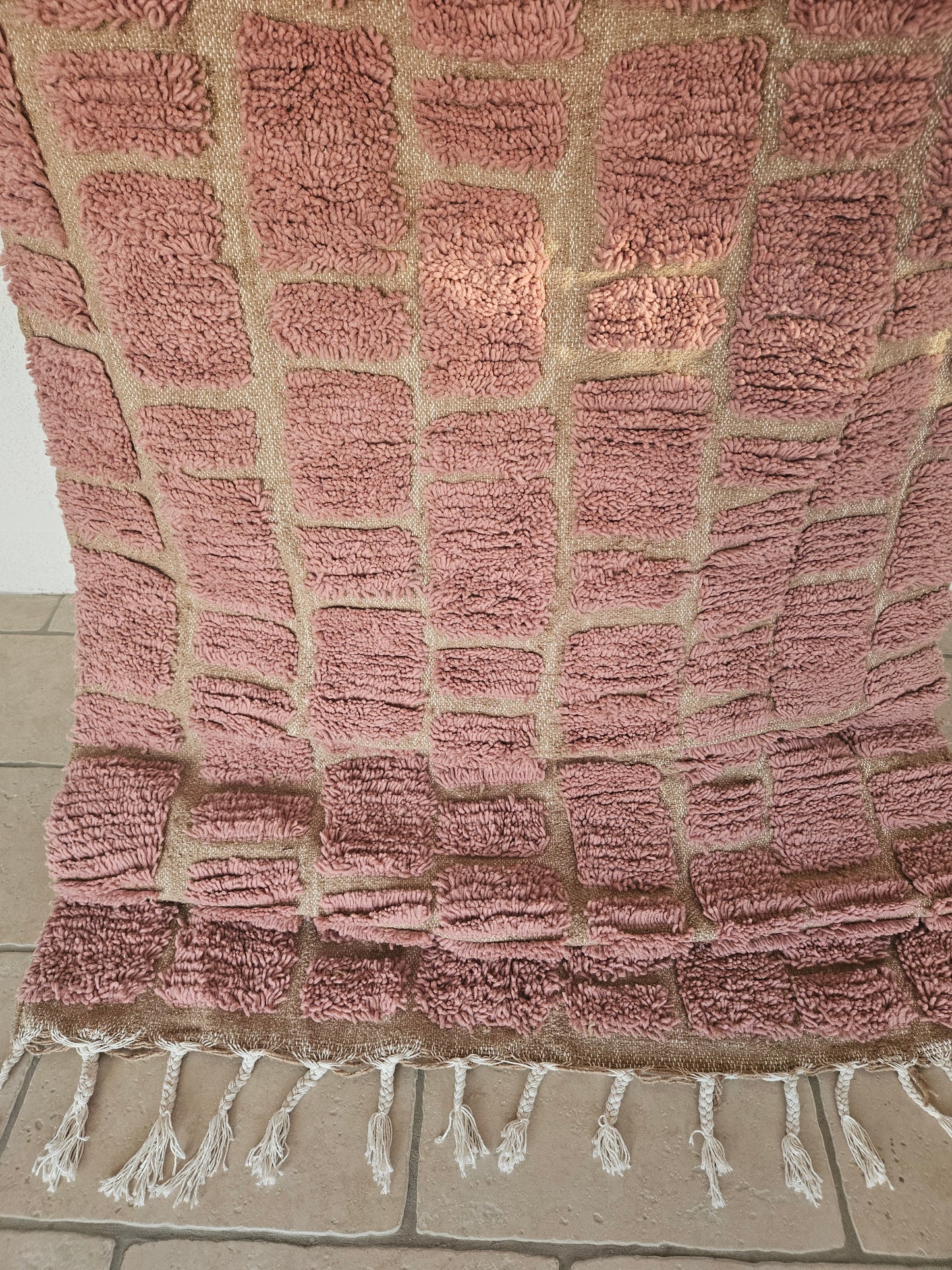 Tapis Beni Ouarain en laine rose parme - Tapis berbère vieux rose