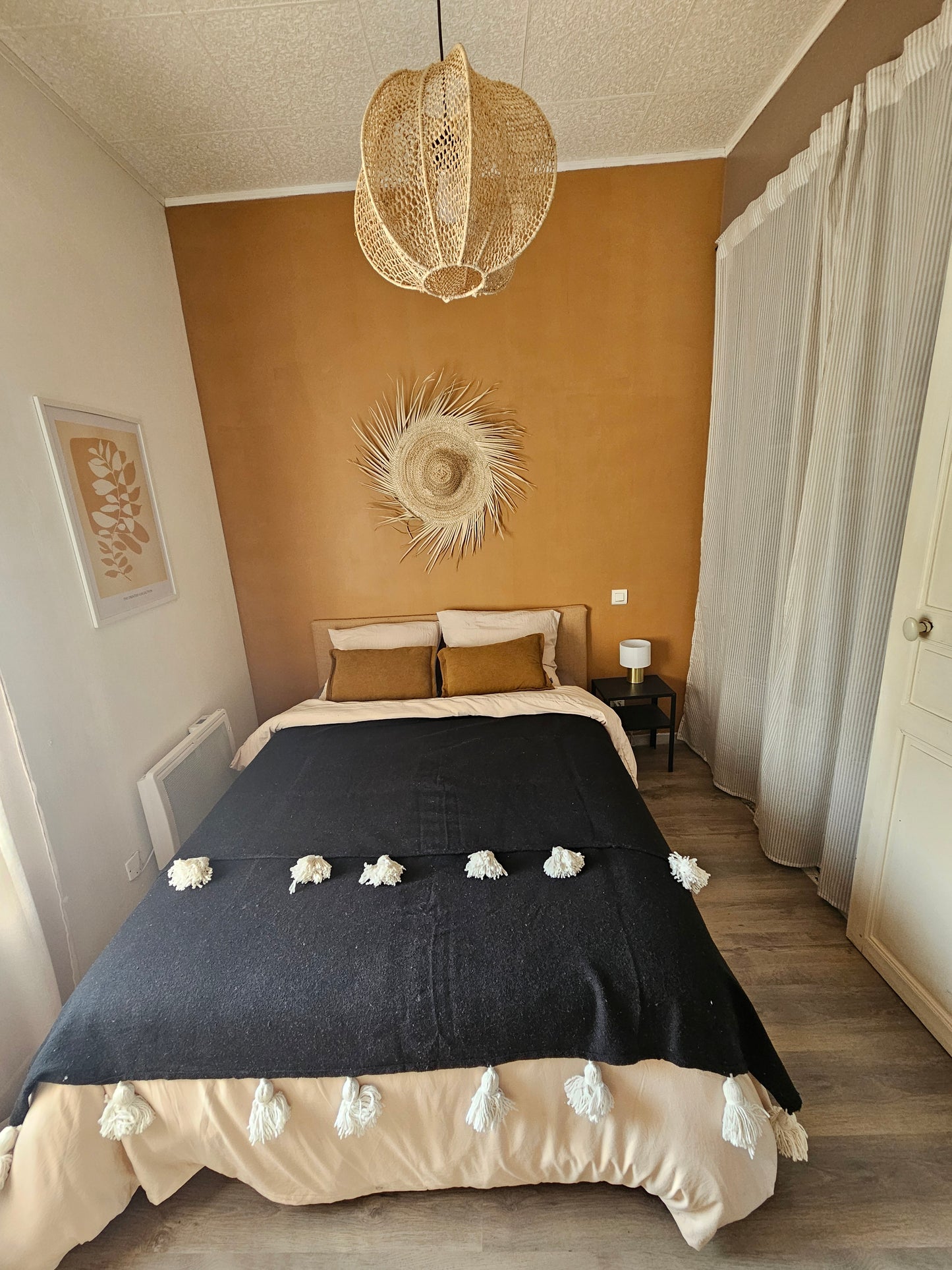 Plaid a pompoms marocain en coton noir et blanc