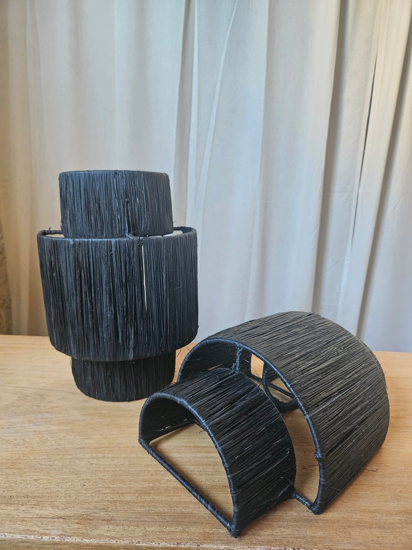 Applique murale en raphia noire, décoration murale - Abat jour muraux