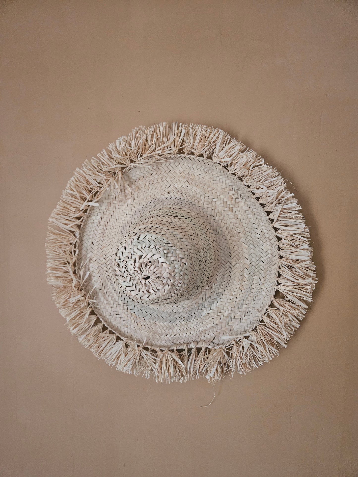 Chapeau en palmier décoration murale - Chapeau marocain à franges raphia