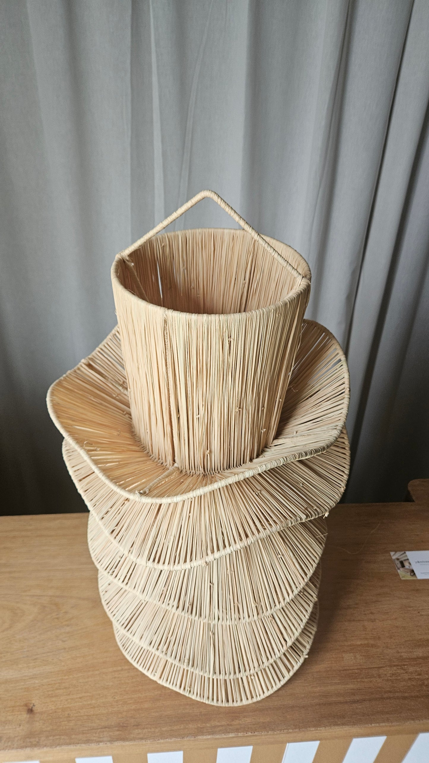 Suspension fleur ondulée en raphia - Abat-jour original