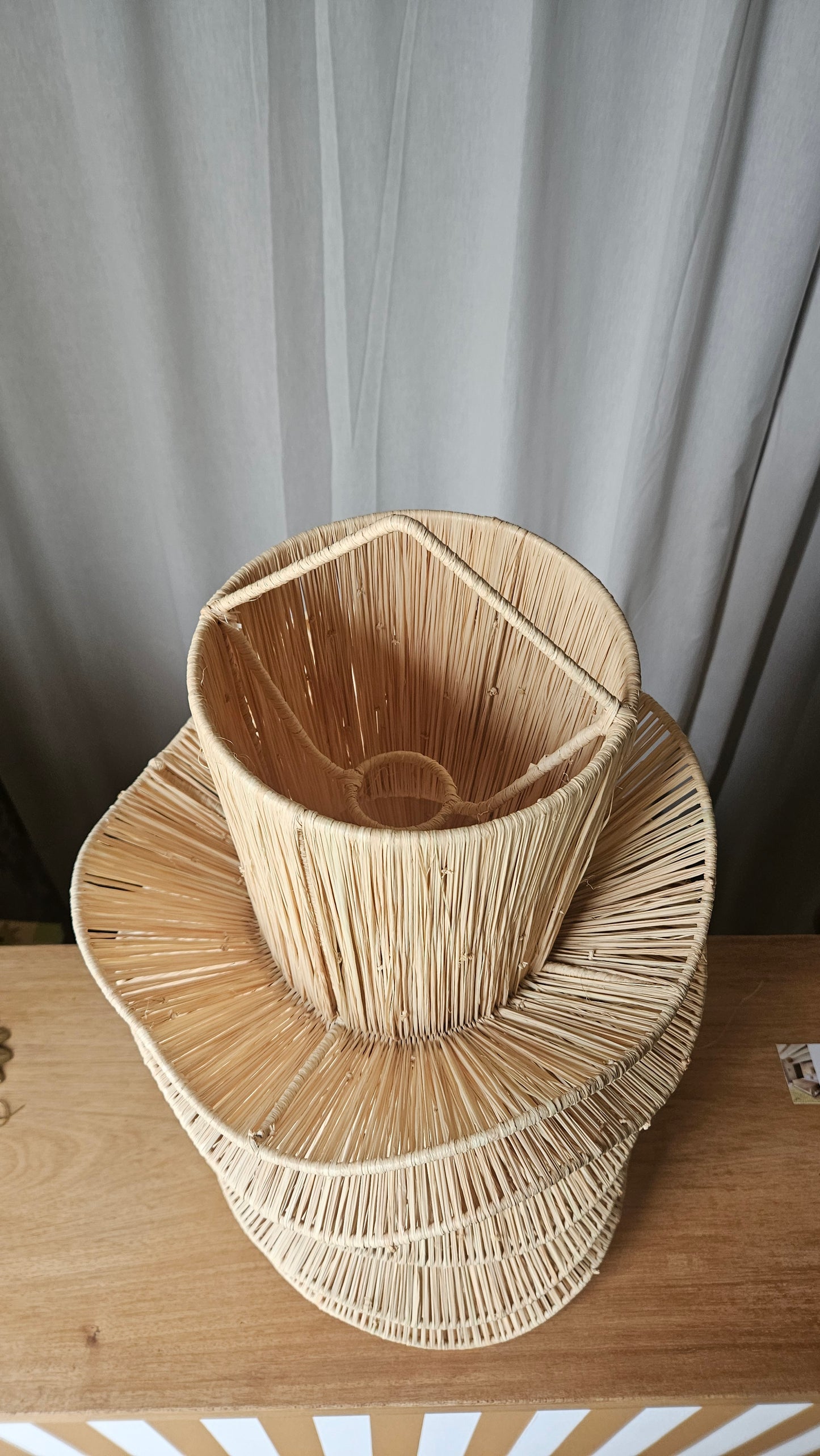 Suspension fleur ondulée en raphia - Abat-jour original