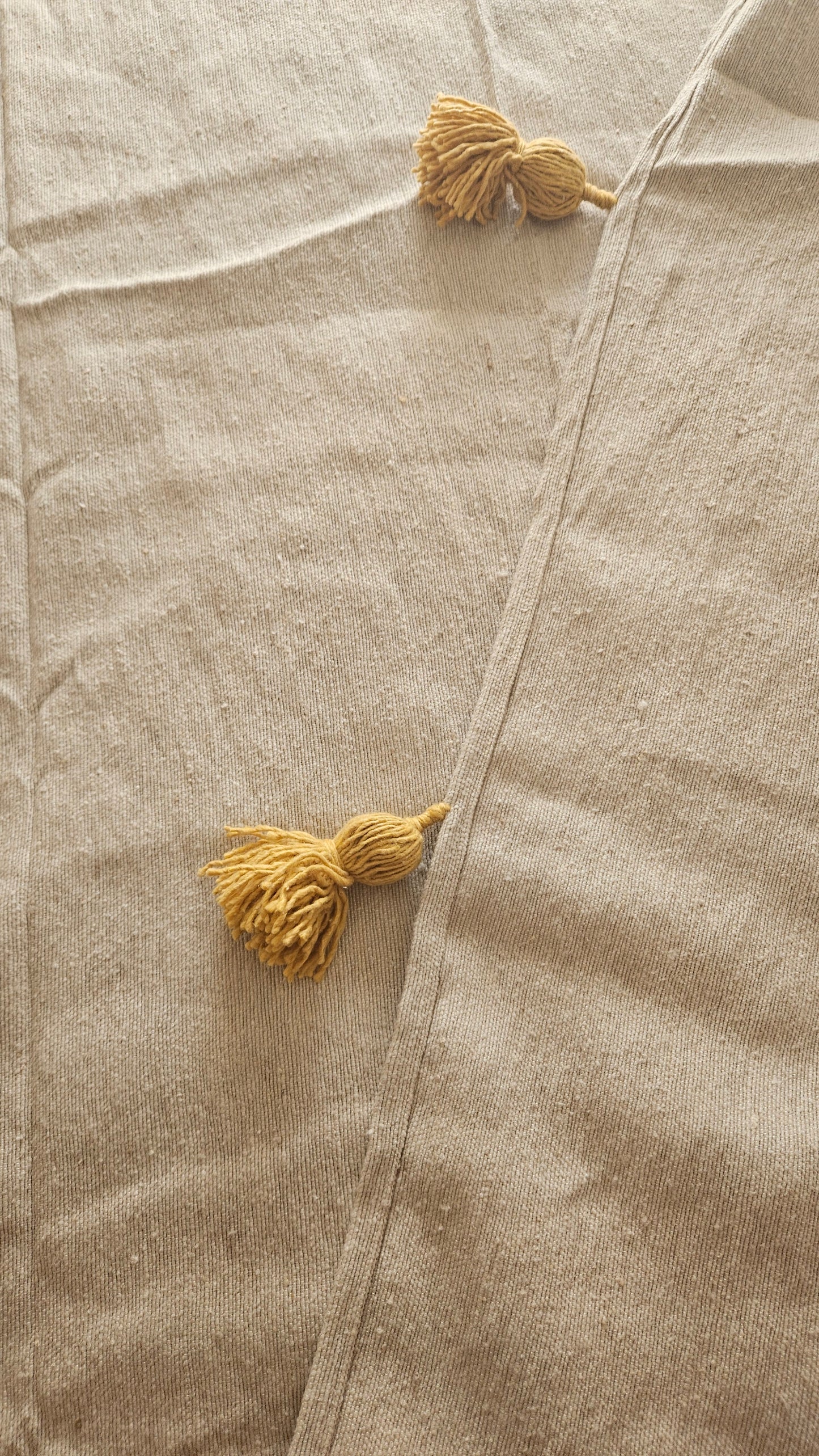 Plaid à pompons marocain beige et jaune - Jeté de canapé Berbère